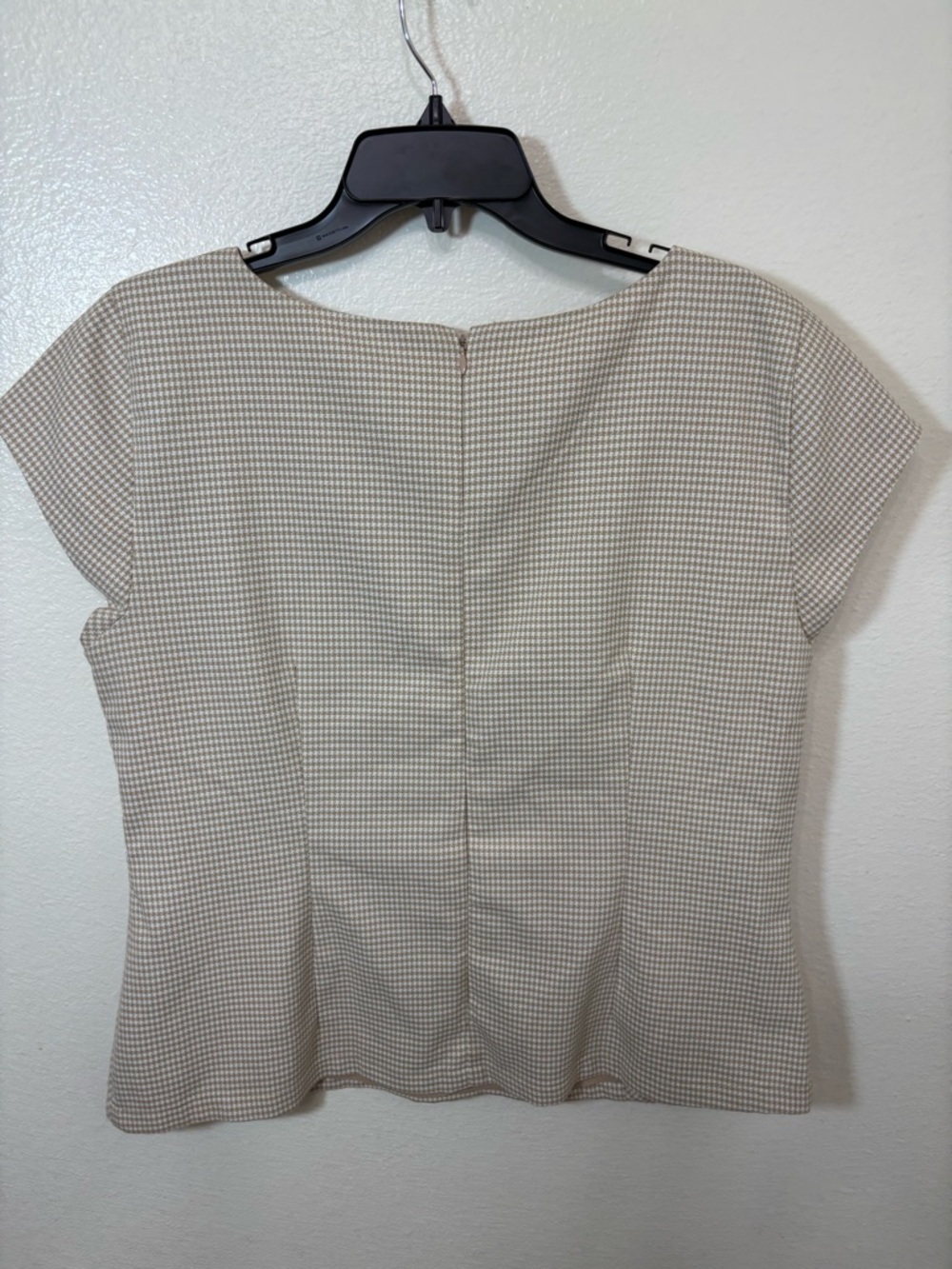 Ann Taylor chic Cream Short-Sleeve Textured business casual Top - Picture 3 of 7